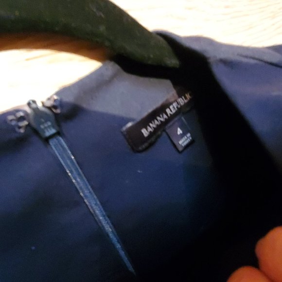 Banana Republic Ponte Flutter Sleeve Dress. Navy. Size 4. - Picture 4 of 5